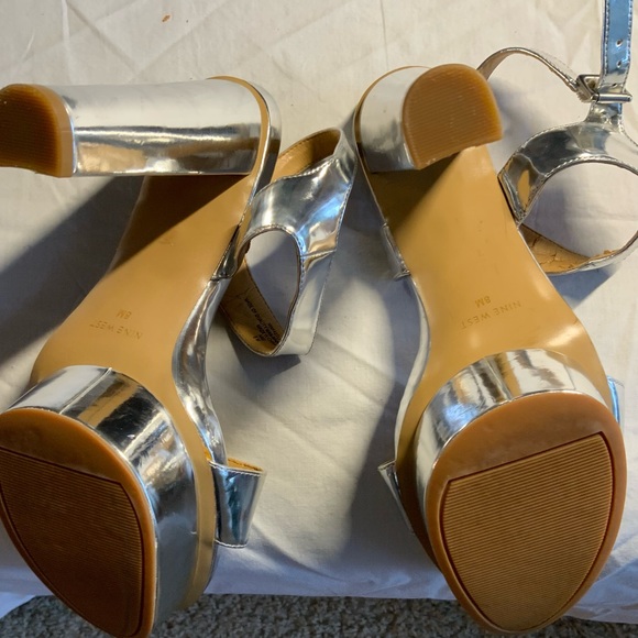 Nine West Silver platform heel. New without box - Picture 6 of 9